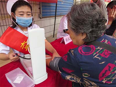 “践行公益,一路前行”--暖心义诊在东苑社区