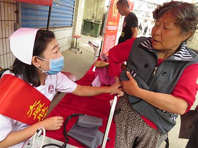“践行公益,一路前行”--暖心义诊在东苑社区